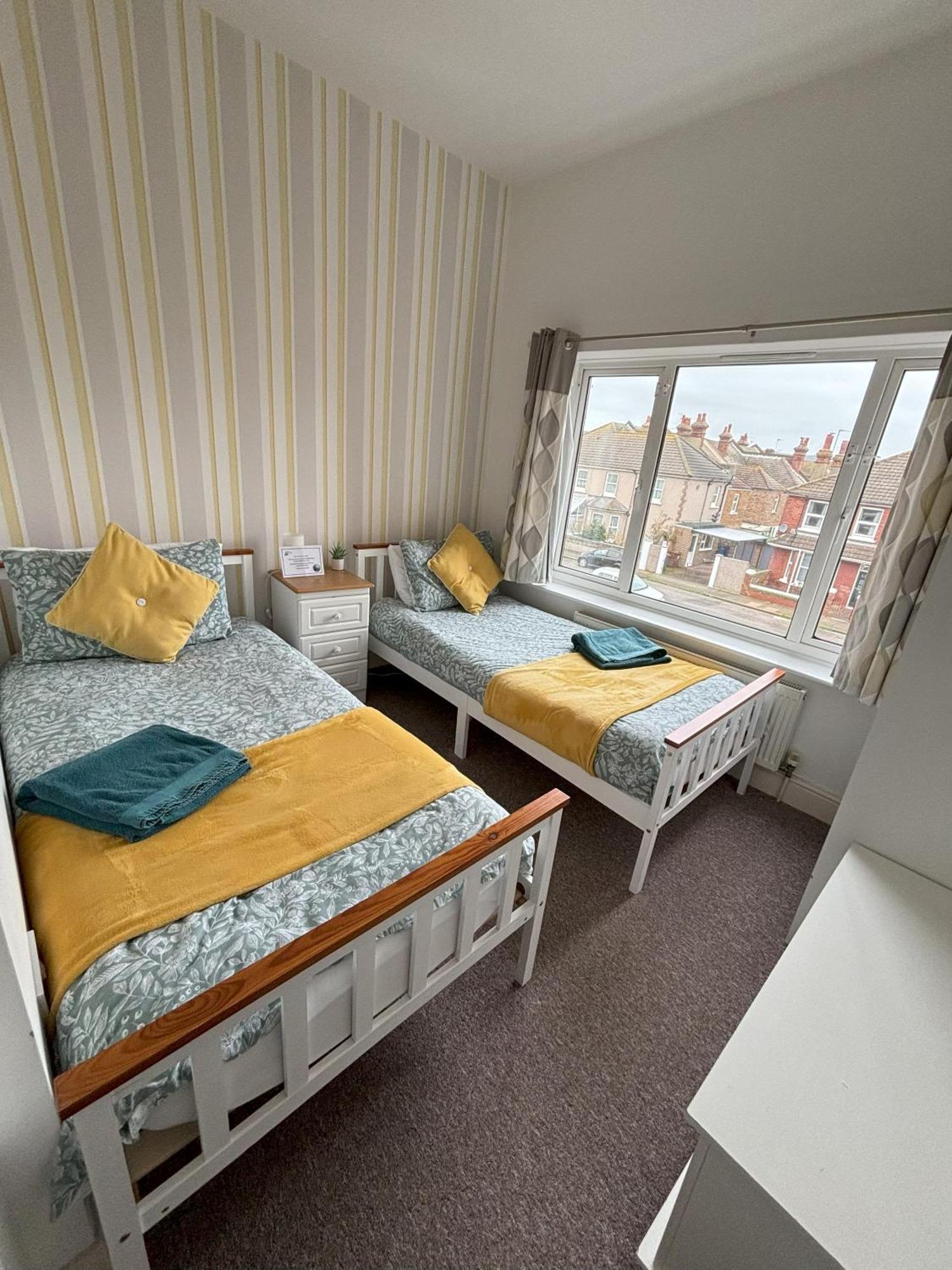 Seabreeze Apartment Истбурн Экстерьер фото