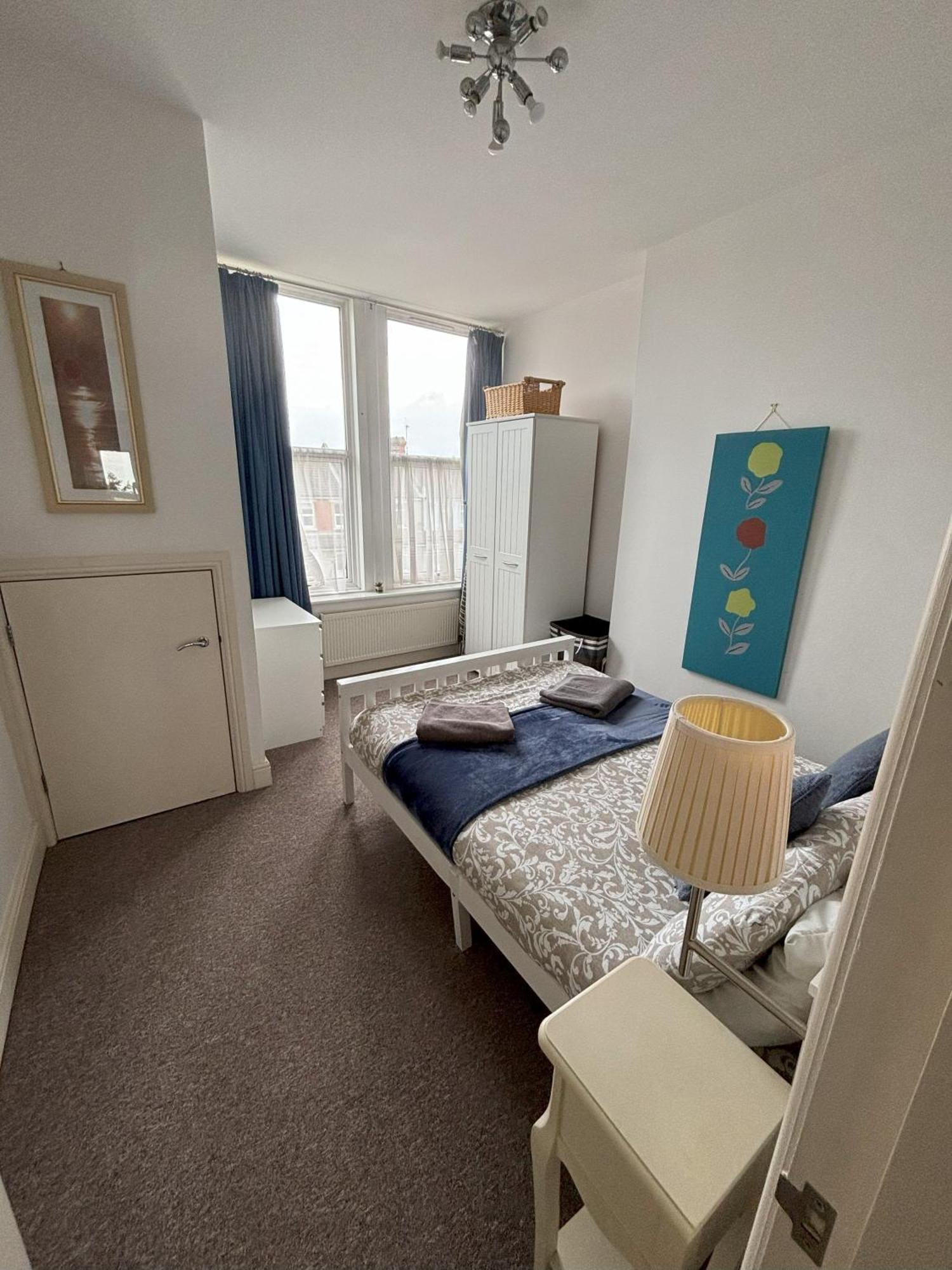 Seabreeze Apartment Истбурн Экстерьер фото