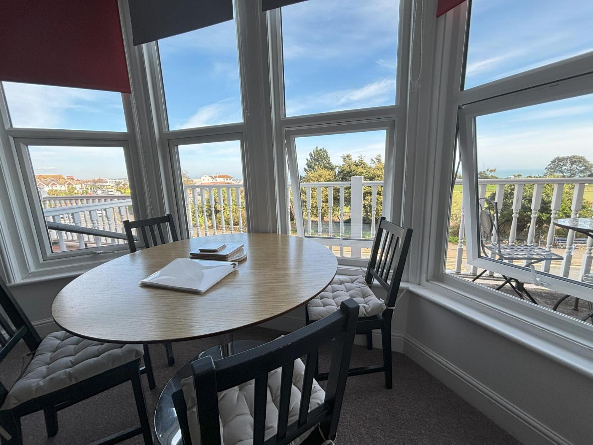 Seabreeze Apartment Истбурн Экстерьер фото